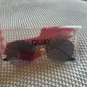 Barely Worn- Quay rhinestone bordered circle sunglasses